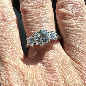 3 pc 6 caret diamond ring in excellent condition!